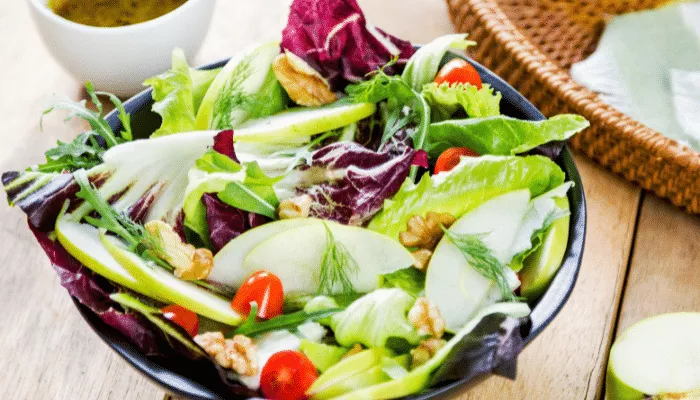 Experimente fazer uma deliciosa salada agridoce com ma