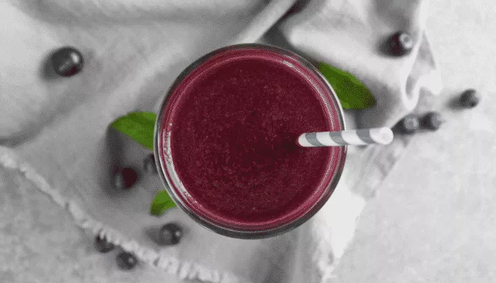 Veja como fazer um delicioso suco de açaí com laranja