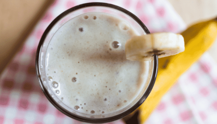 Delicioso suco detox de maçã e banana