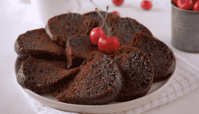 Descubra como fazer um bolo de chocolate com farinha de aveia e Nescau