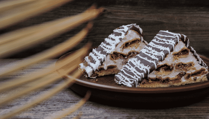 Experimente fazer delicioso escondidinho de chocolate com frutas suculentas