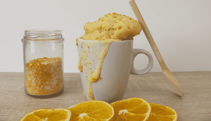 Experimente fazer um delicioso bolo de caneca de laranja