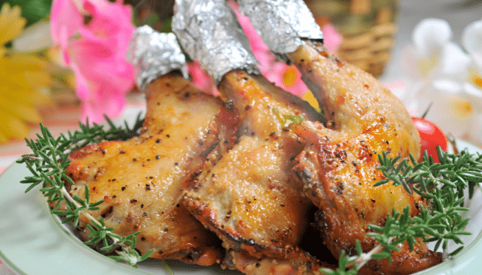 Experimente fazer um delicioso frango de Natal assado com laranja e alecrim