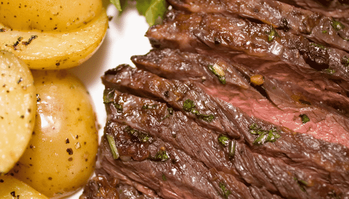 Fraldinha suculenta com molho barbecue de cerveja