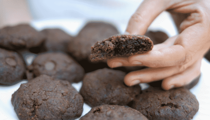 Receita fácil de biscoitinho de chocolate para o café da tarde