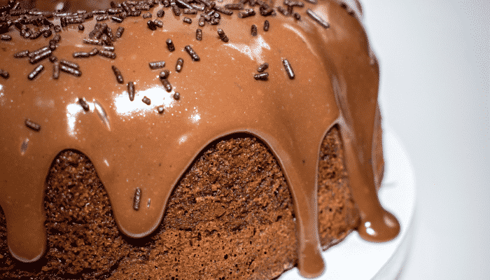 Receita fácil de bolo de chocolate cremoso de micro-ondas