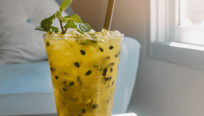 Receita fácil de suco detox de maracujá