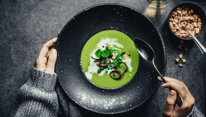 Surpreenda-se com delicioso caldo verde vegano