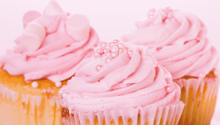 Primeiramente, um delicioso cupcake rosa é para chamar atenção. Ou seja, saber fazer um delicioso cupcake rosa de Nesquik é para deixar todos com água na boca. Além disso, essa receita de cupcake está fazendo um grande sucesso no Instagram com diversos influenciadores digitais.