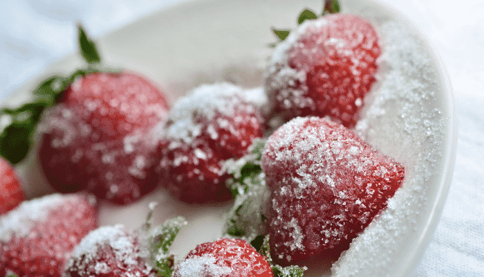 Surpreenda-se com delicioso morango do amor com açúcar de confeiteiro