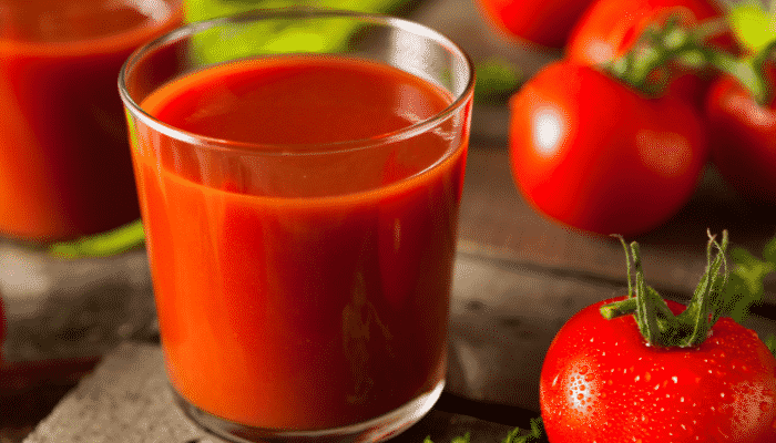 Surpreenda-se com delicioso suco de tomate temperado