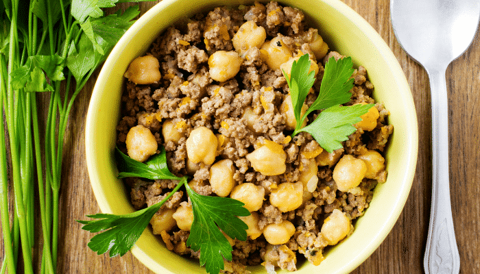 Surpreenda-se uma deliciosa carne moída com grão-de-bico