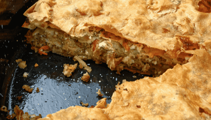 Torta de carne louca suculenta com massa de pastel crocante